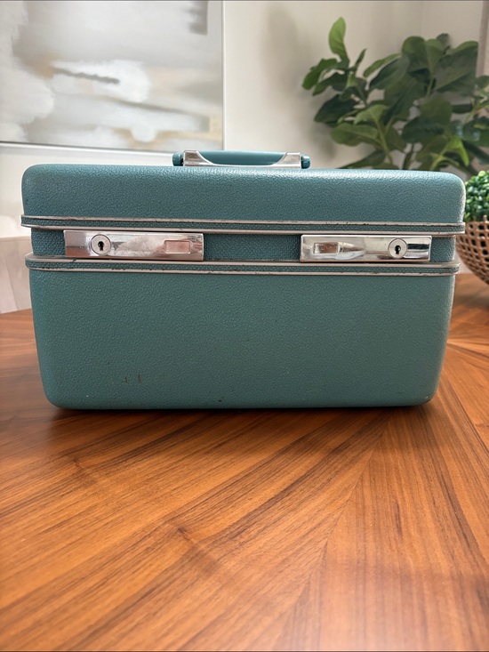 Handbags - Vintage Teal Train Case Cosmetic Makeup Case